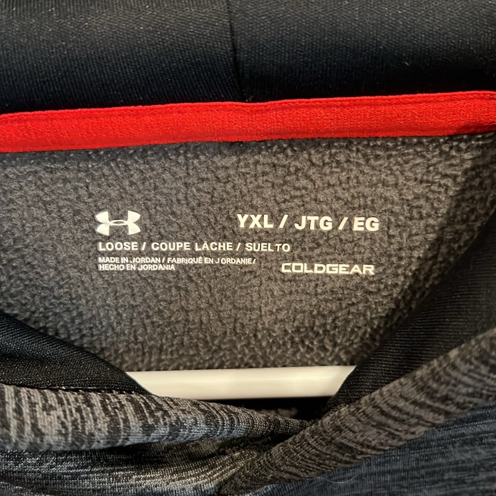 Under Armor Dark Grey w/Red Design Sz YXL Hoodie/Sweatshirt - Picture 2 of 5